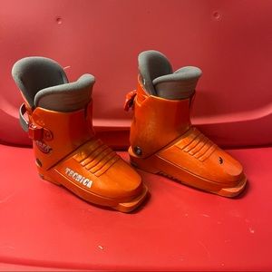 Kids sz 218 Tecnica Racer ski boots
